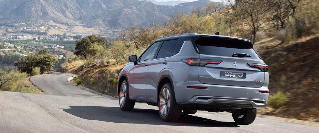 Nové Mitsubishi OUTLANDER PHEV 4X4 - jistota za volantem Nové Mitsubishi OUTLANDER PHEV 4X4 - jistota za volantem