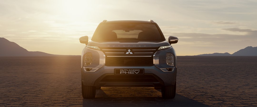 Nové Mitsubishi OUTLANDER PHEV 4X4 - odvážná rozhodnutí Nové Mitsubishi OUTLANDER PHEV 4X4 - odvážná rozhodnutí
