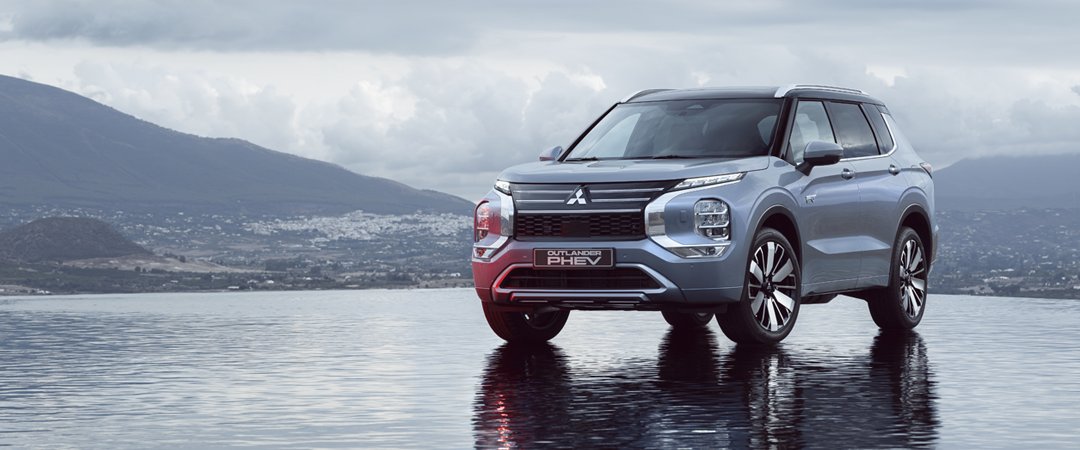 Nové Mitsubishi OUTLANDER PHEV 4X4 - sebevědomý výraz Nové Mitsubishi OUTLANDER PHEV 4X4 - sebevědomý výraz