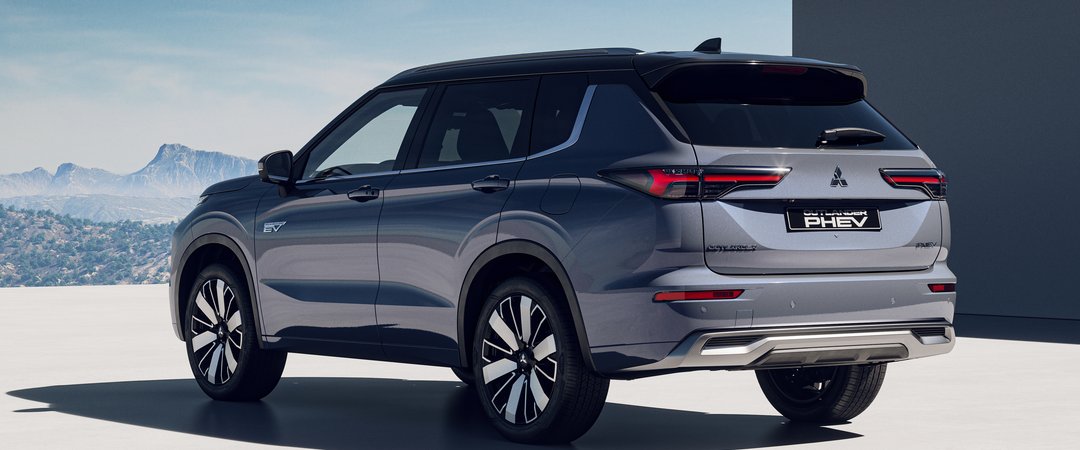 Nové Mitsubishi OUTLANDER PHEV 4X4 - zadní část Nové Mitsubishi OUTLANDER PHEV 4X4 - zadní část