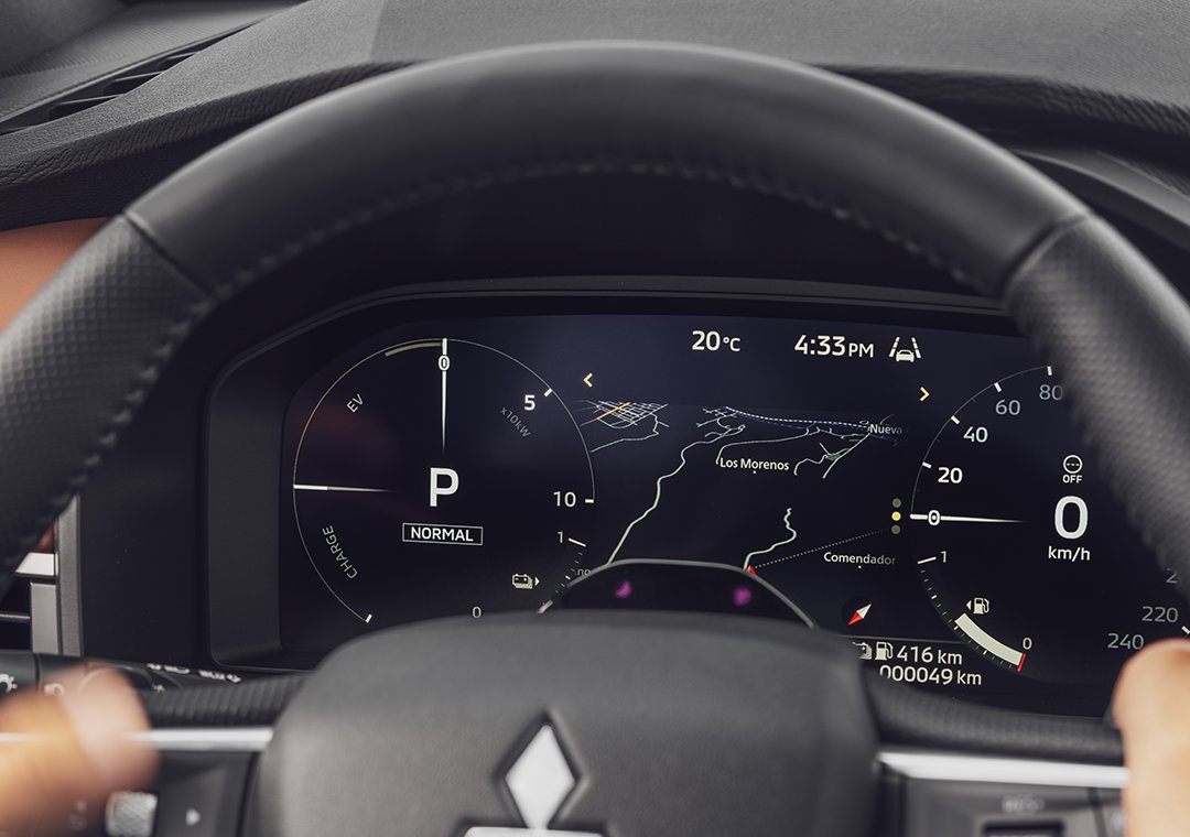 Nové Mitsubishi OUTLANDER PHEV - digitální přístrojový štít Nové Mitsubishi OUTLANDER PHEV - digitální přístrojový štít