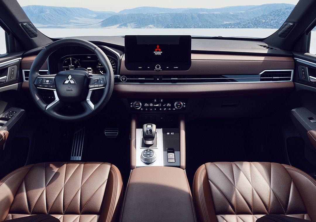 Nové Mitsubishi OUTLANDER PHEV - palubní deska Nové Mitsubishi OUTLANDER PHEV - palubní deska