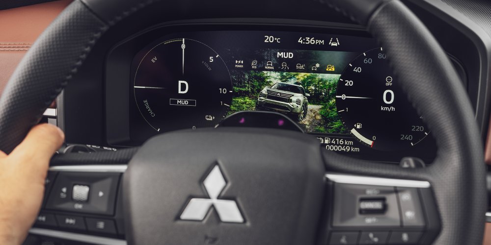 Nové Mitsubishi OUTLANDER PHEV - jízdní režim bláto