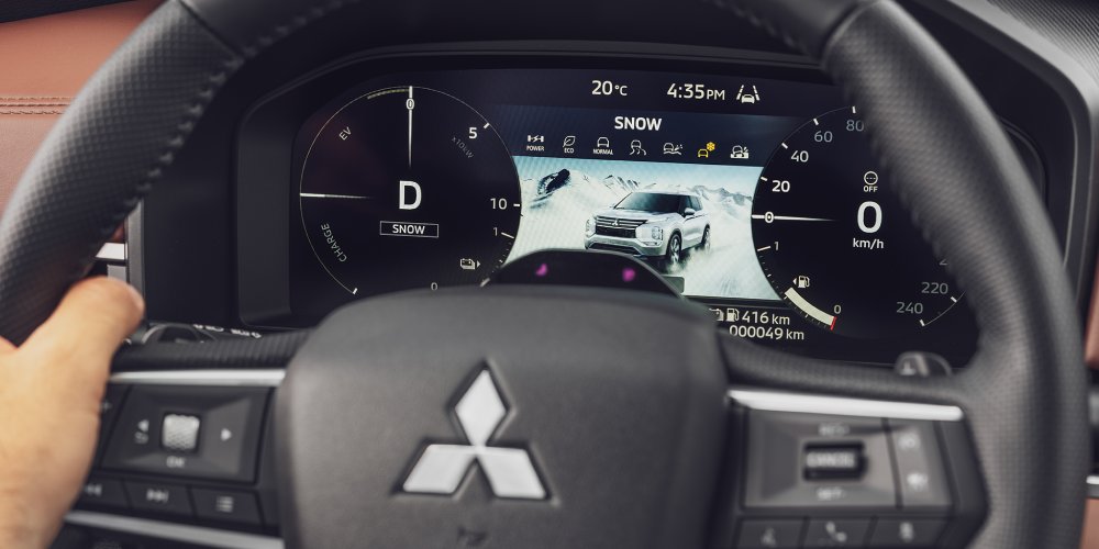 Nové Mitsubishi OUTLANDER PHEV - jízdní režim sníh