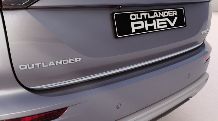 Nové Mitsubishi OUTLANDER PHEV - ochranná lišta spodní hrany pátých dveří Nové Mitsubishi OUTLANDER PHEV - ochranná lišta spodní hrany pátých dveří