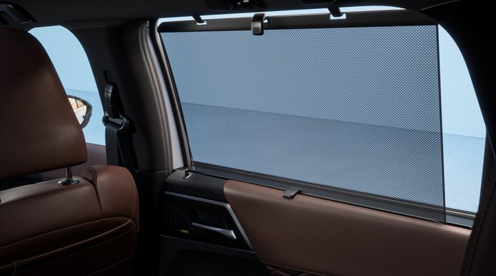 Nové Mitsubishi OUTLANDER PHEV - sluneční clony pro zadní dveře Nové Mitsubishi OUTLANDER PHEV - sluneční clony pro zadní dveře