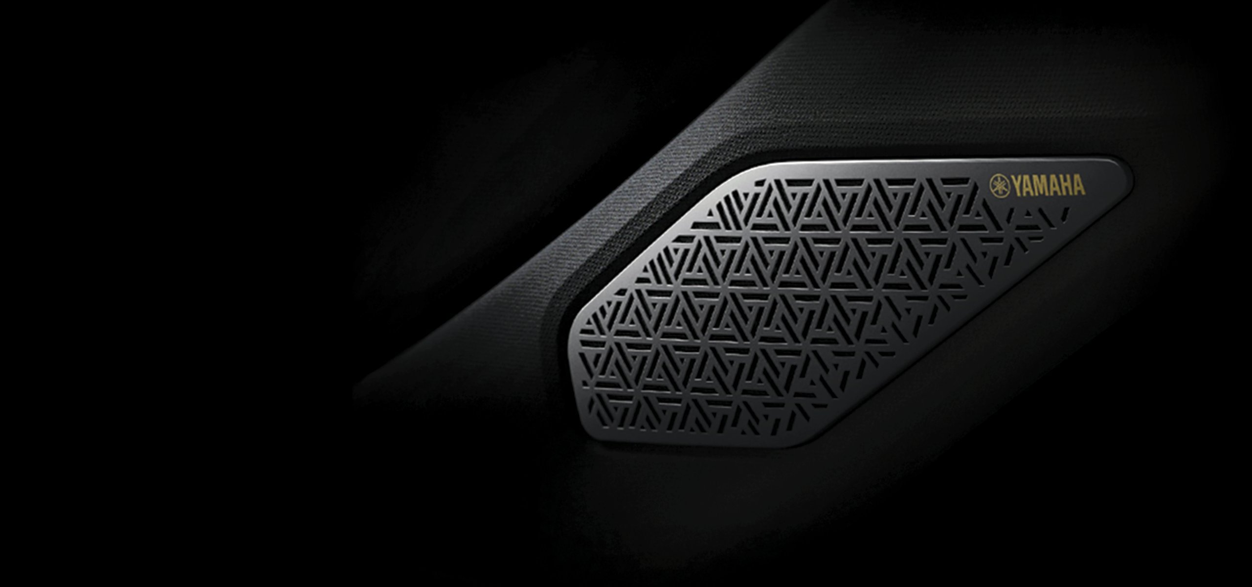 Nové Mitsubishi OUTLANDER PHEV - Dynamic Sound Yamaha